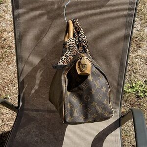 Louis Vuitton classic vintage speedy 30 with Leopard Accent